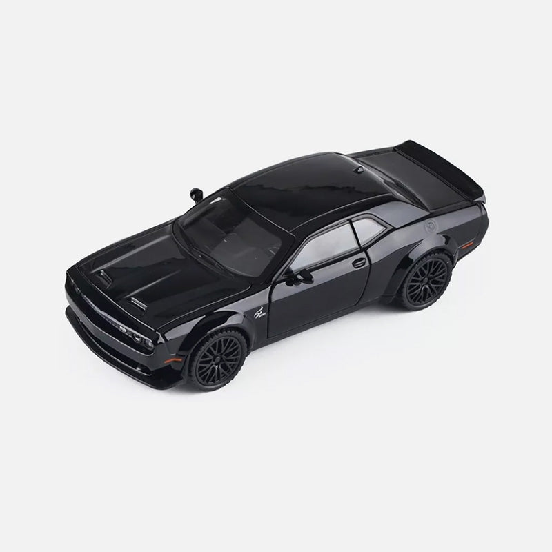 Dodge Challenger SRT Hellcat 1:32 Scale Diecast Model Car