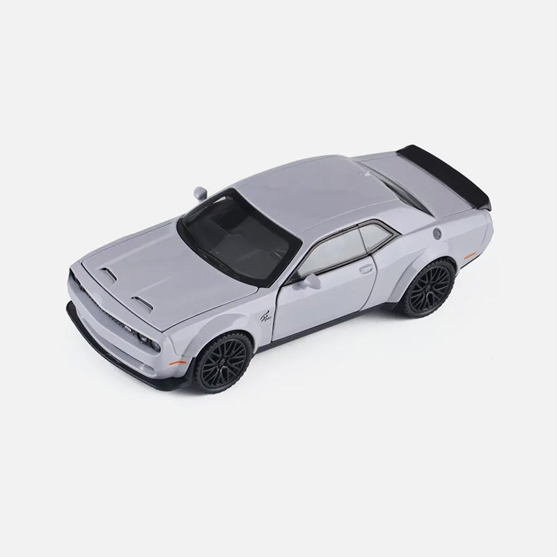 Dodge Challenger SRT Hellcat 1:32 Scale Diecast Model Car